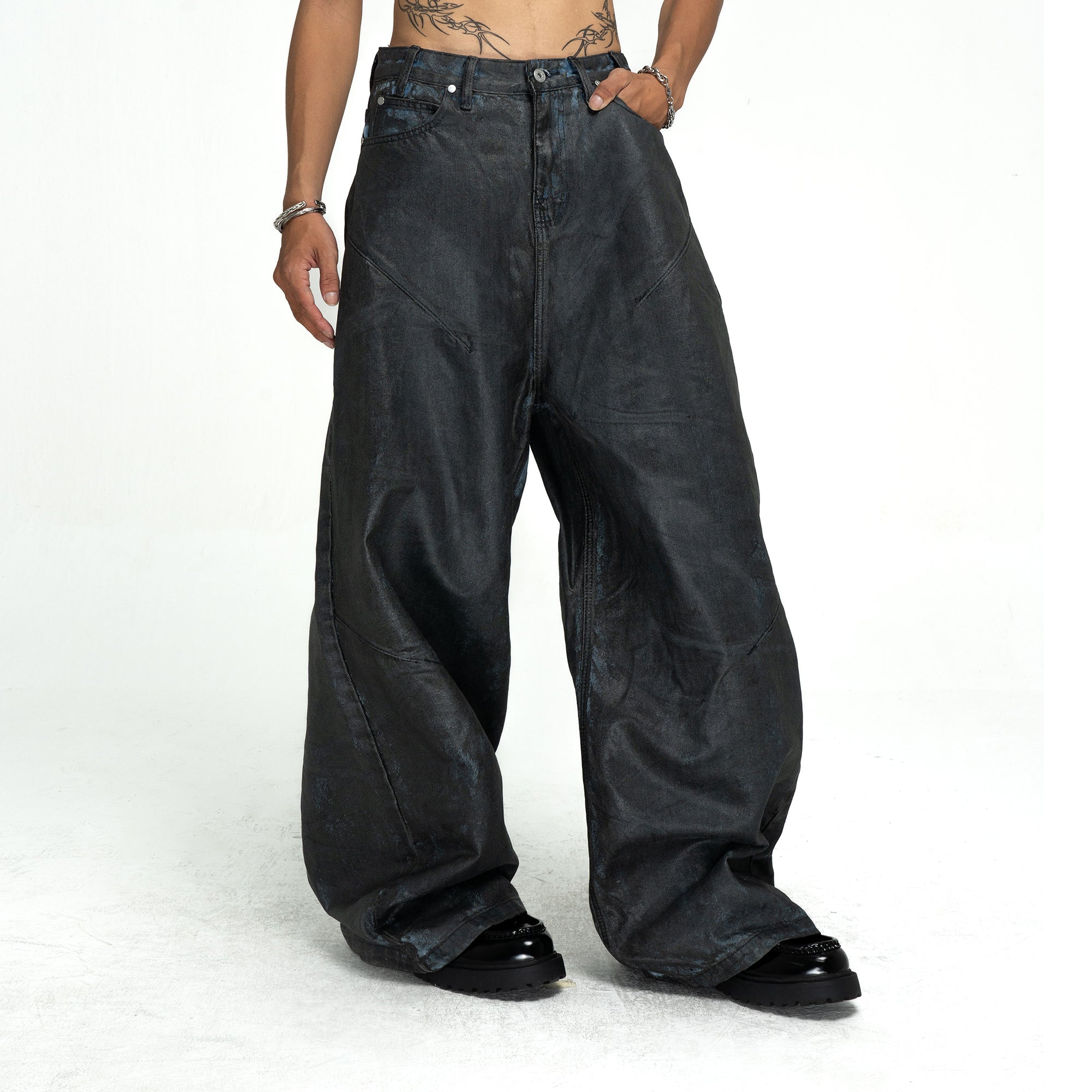 COATED SUPER BAGGY JEANS