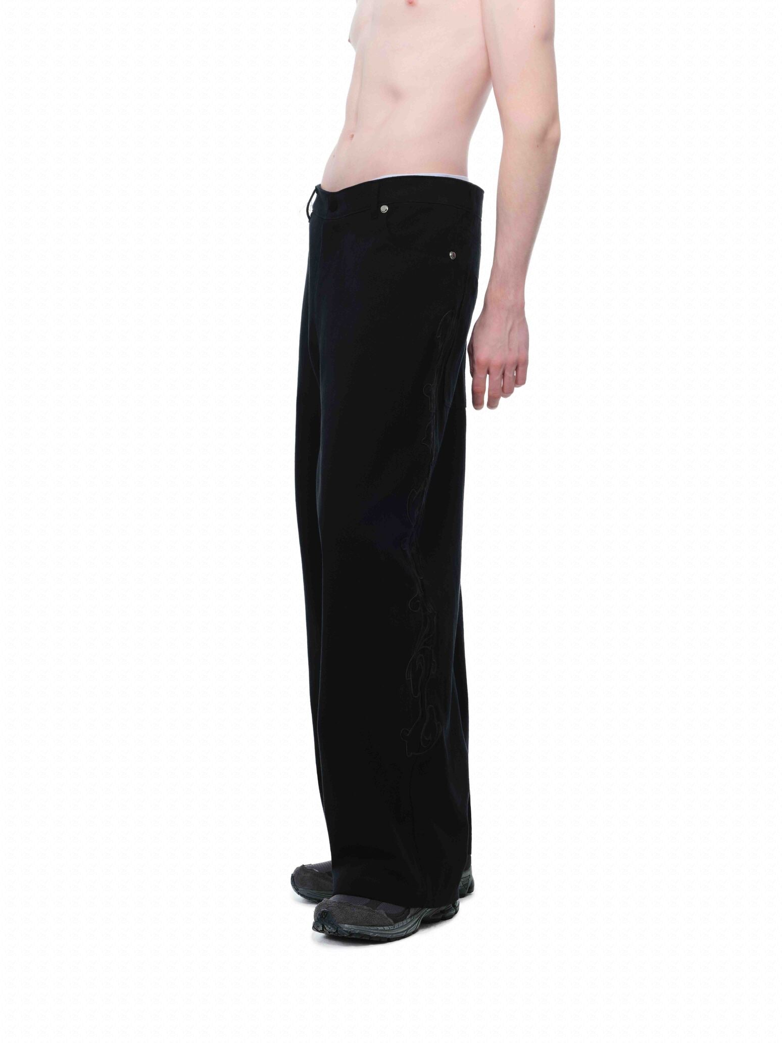 EMBROIDERED KHAKI PANTS ĐEN/BE