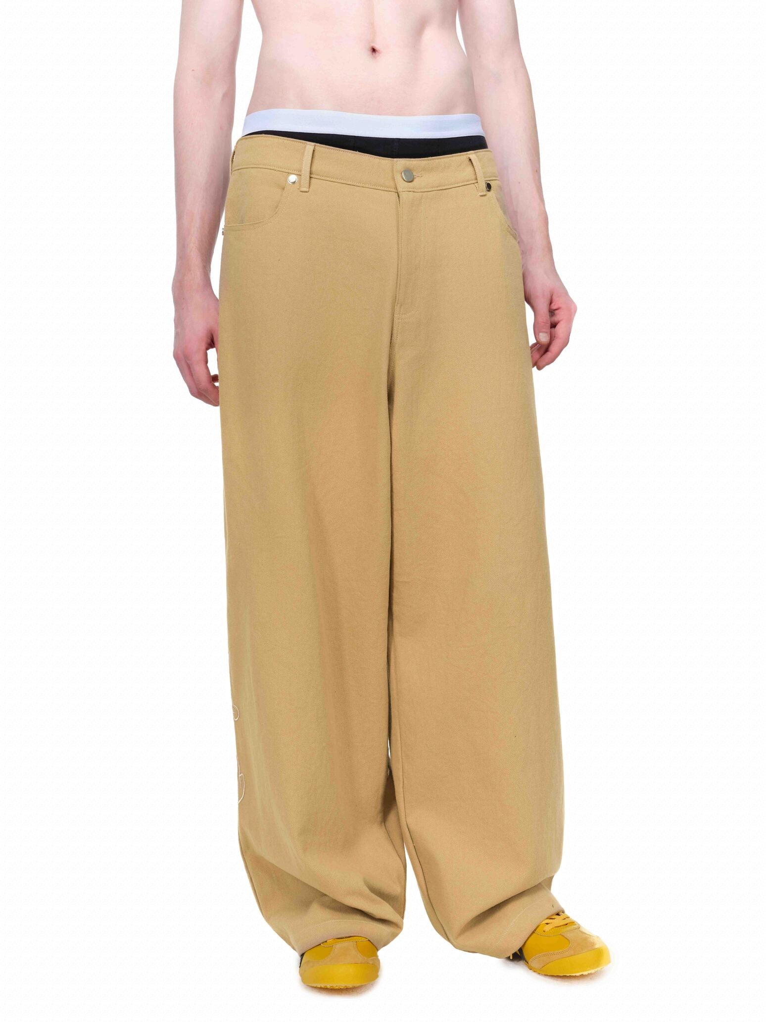 EMBROIDERED KHAKI PANTS ĐEN/BE