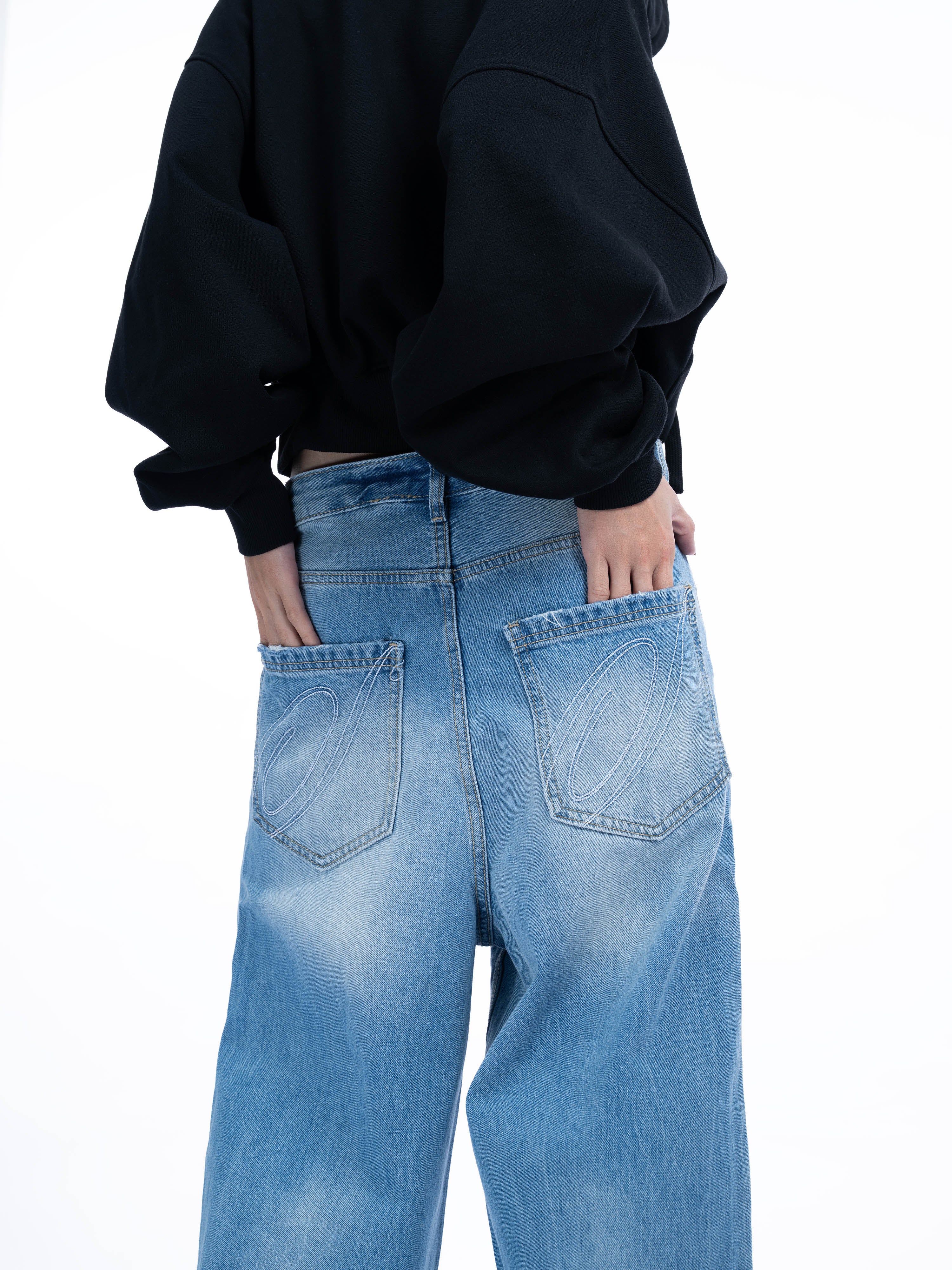 DISTRESSED BAGGY DENIM PANTS