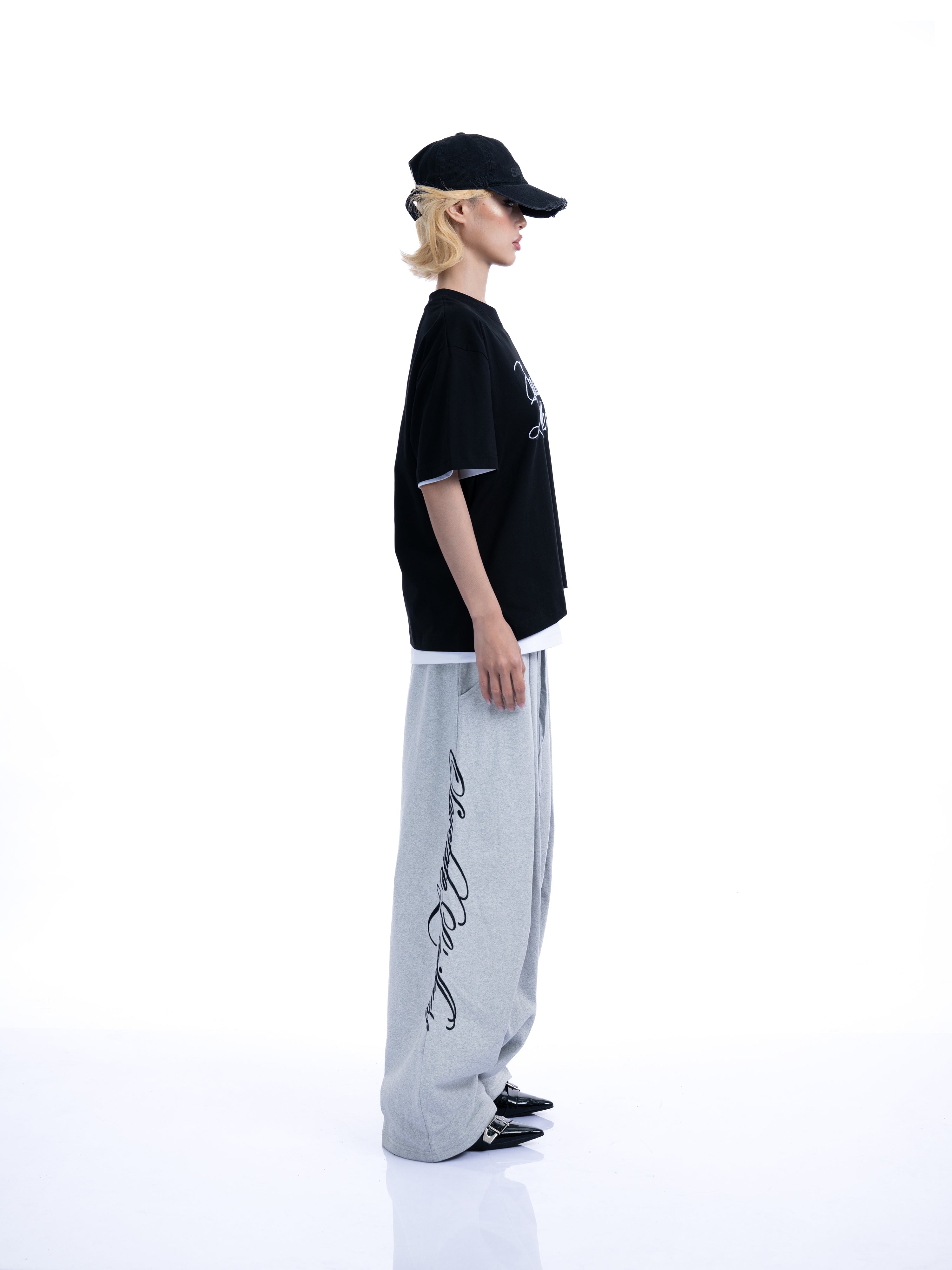 EMBROIDERED BARREL SWEATPANTS